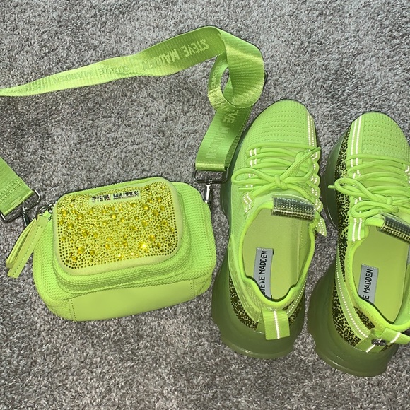Steve Madden lime green crossbody and shoes - Picture 7 of 9
